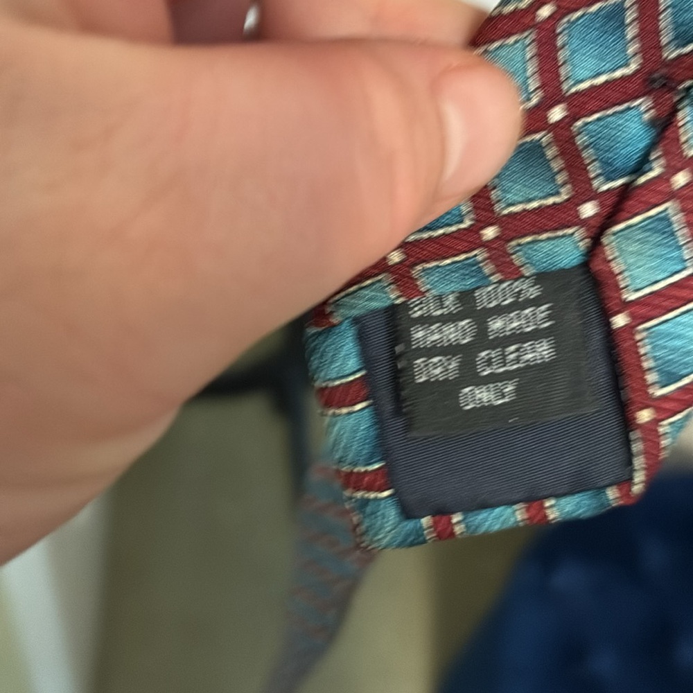 Geometric Patterned Tie - Picture 4 of 4